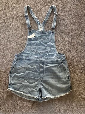 NWT！aerie Light Wash Denim Short Overalls